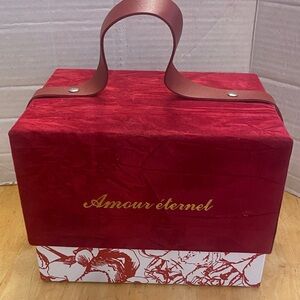 Valentines Day gift set w handled box includes goldtone heart necklace, mug more